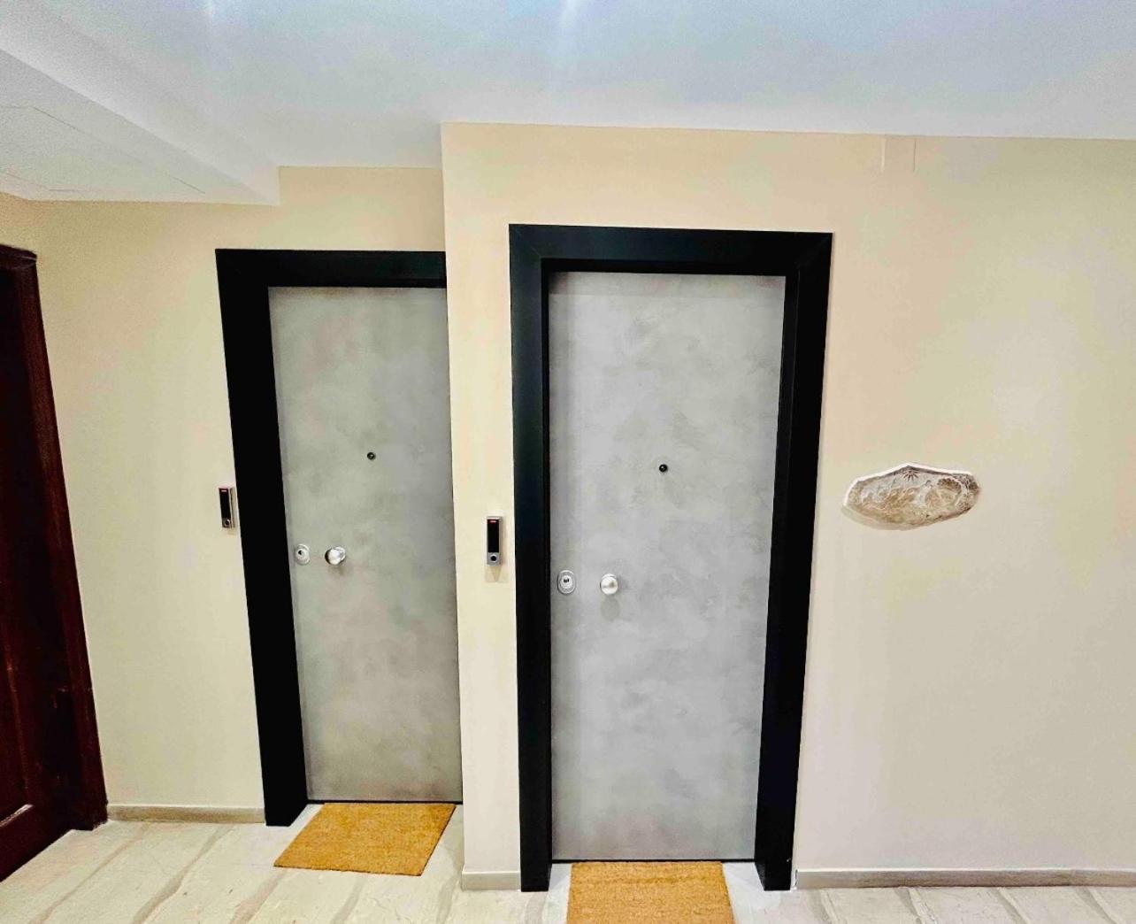 Port Twins Suites No2 Piraeus Exterior photo